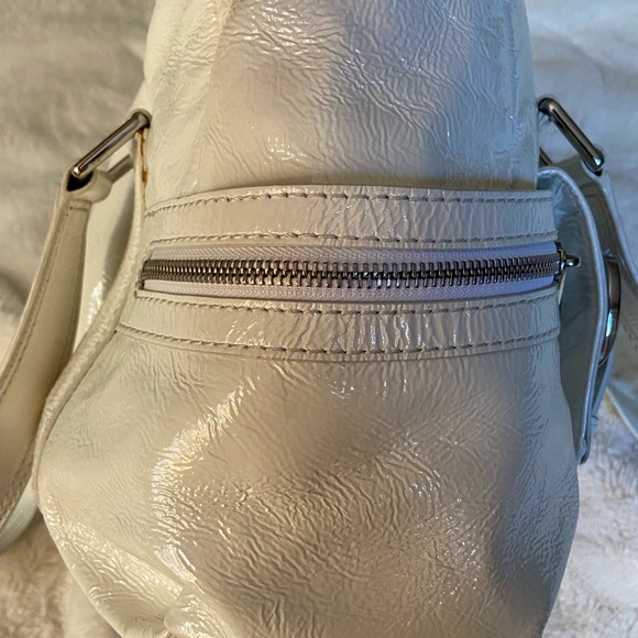 Authentic discontinued Michael Kors patent leather tote. - Picture 4 of 10